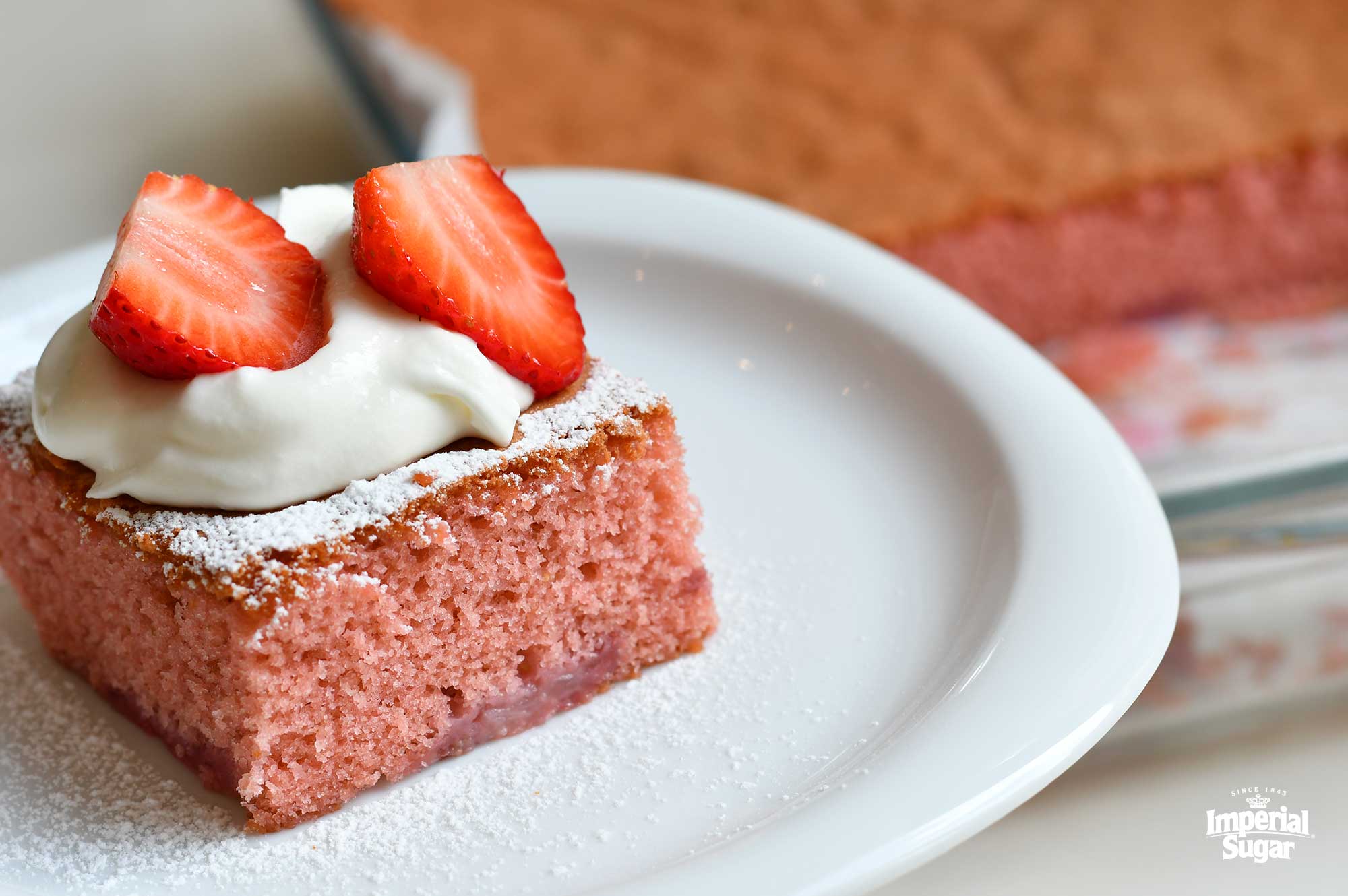 Strawberry Sheet Cake With Whipped Cream Frosting Dixie Crystals