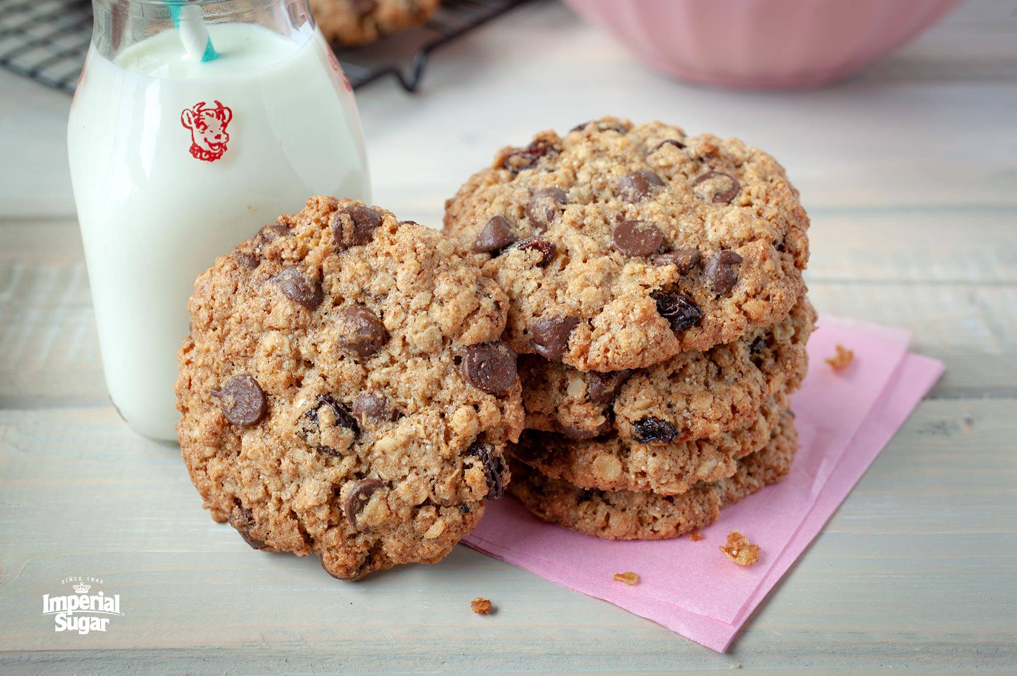 https://www.dixiecrystals.com/sites/default/files/recipe/Whole-grain-raisin-and-chocolate-chip-cookies-imperial.jpg