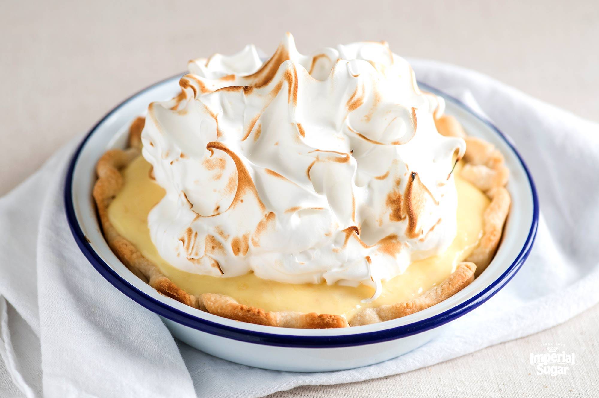 https://www.dixiecrystals.com/sites/default/files/recipe/pineapple-meringue-pie%281%29-imperial.jpg