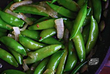 Caramelized Onions & Sugar Snap Peas 