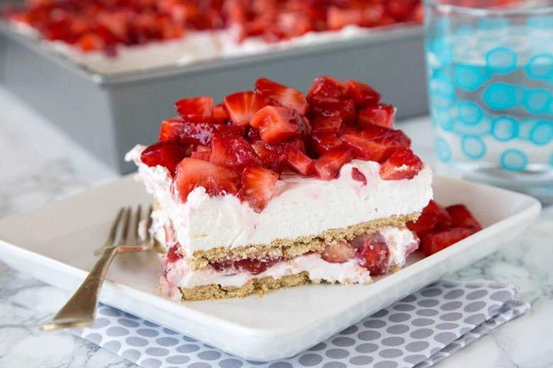 No Bake Strawberry Cheesecake Lasagna