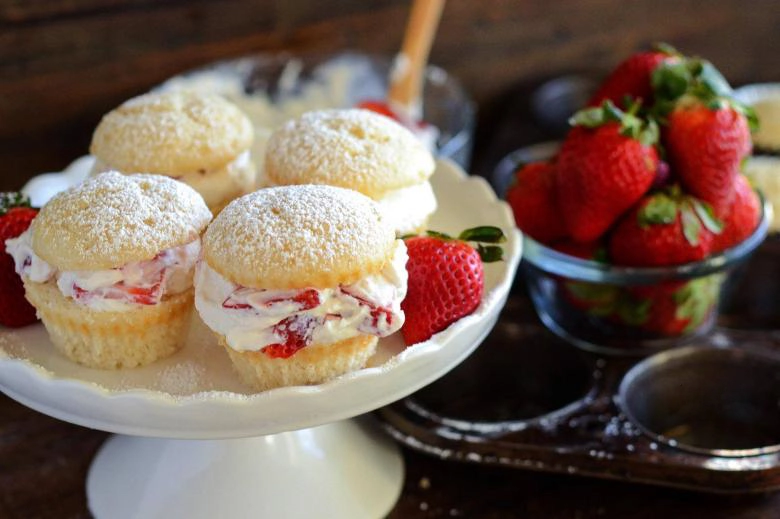 Strawberries & Cream Cupcakes