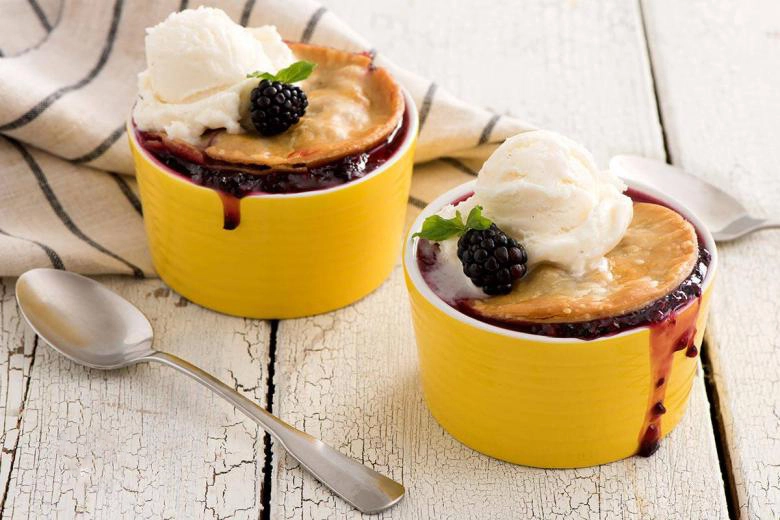 Old Fashioned Blackberry Cobbler