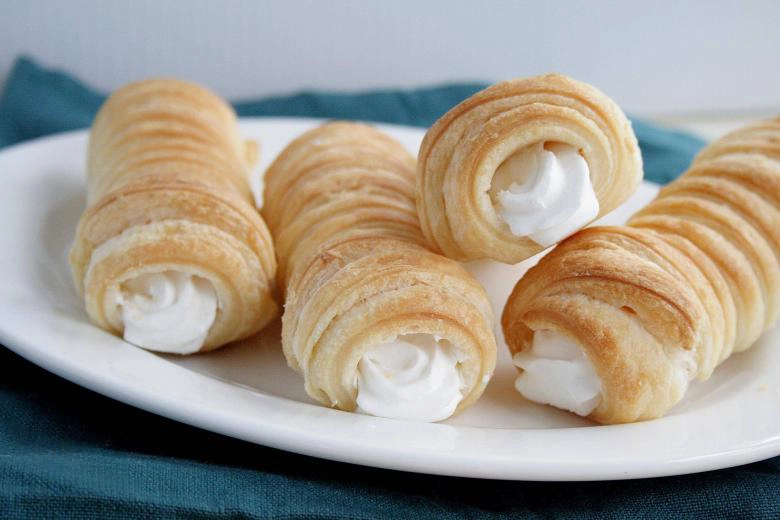 Puff Pastry Cream Horns