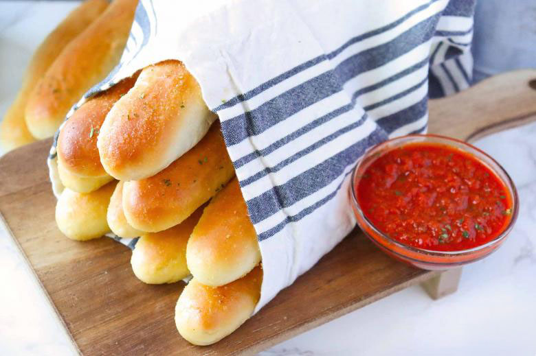 Copycat Olive Garden Breadsticks